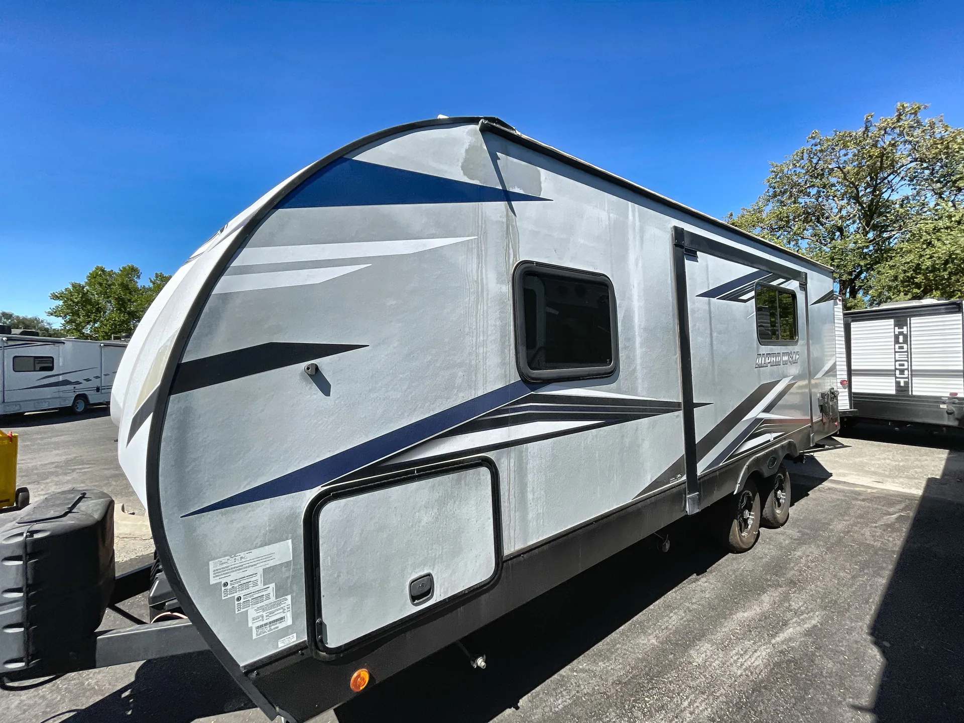 2022 Forest River Cherokee Alpha Wolf 22SW-L — off campside