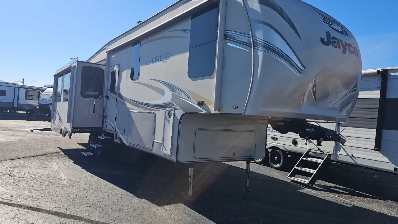 2017 Jayco Eagle 321RSTS - Photo 2