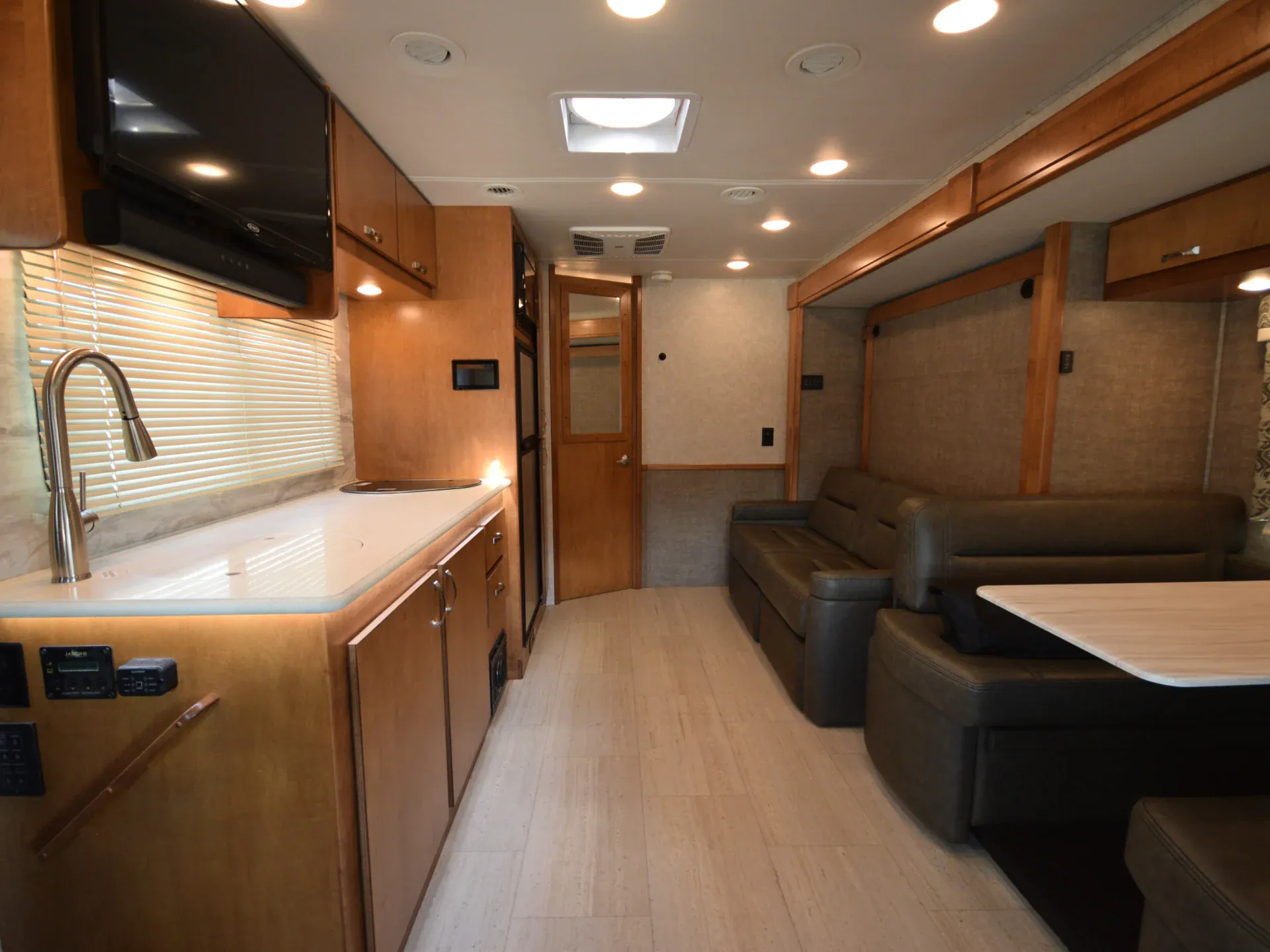 2021 Renegade RV Villagio 25RML dealer photo 4 from La Mesa RV Center