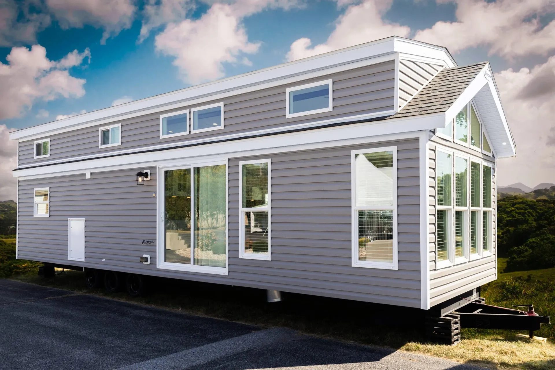 Lakeside 8104BK exterior