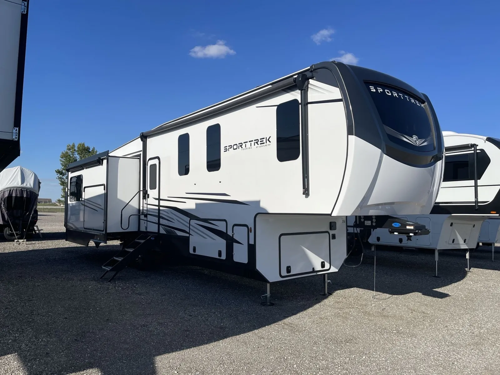 2025 Venture RV SPORTTREK TOURING EDITION FW 353VRK - Photo 2