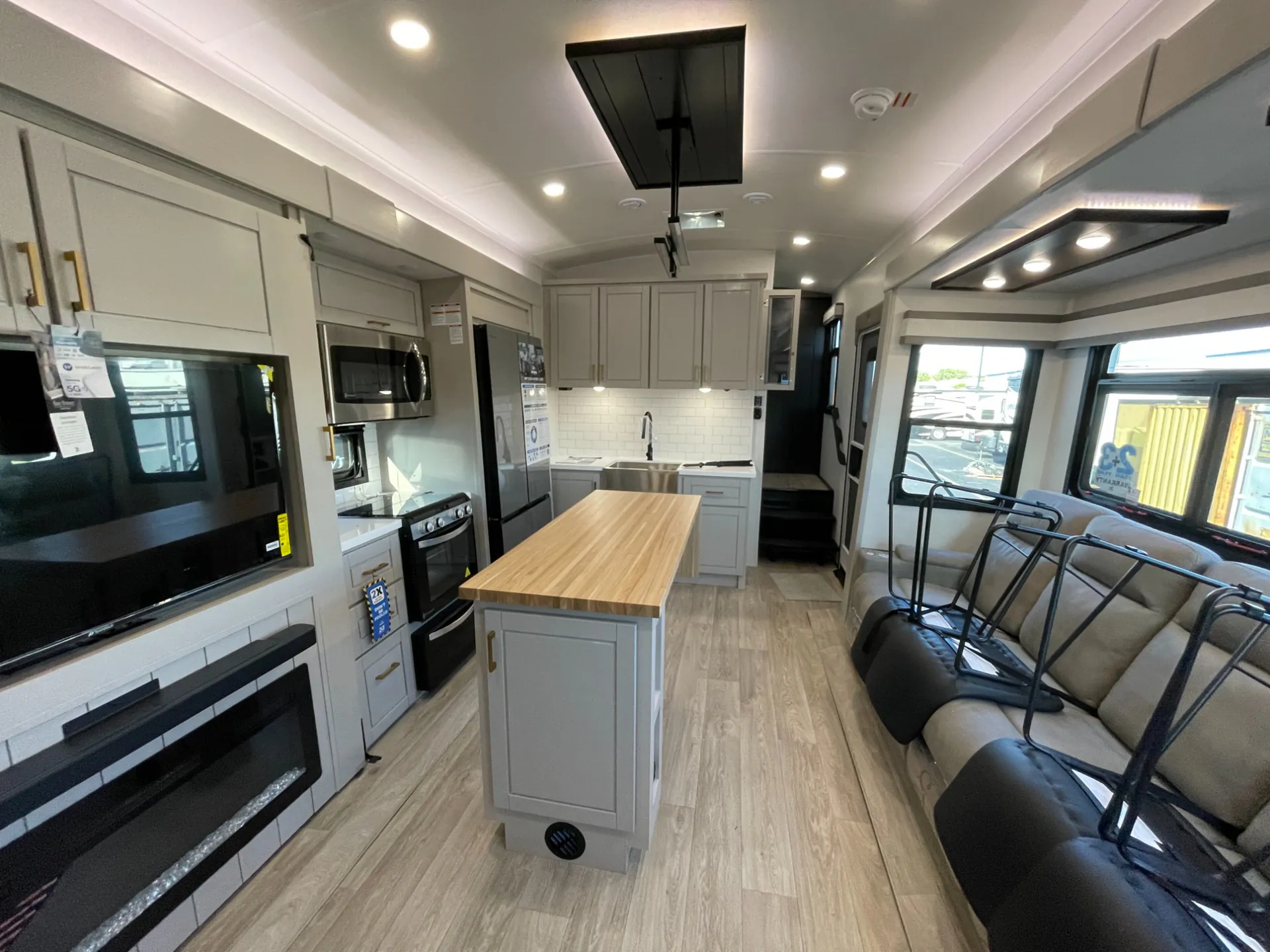 2027 Jayco North Point 375TBDB - Photo 4