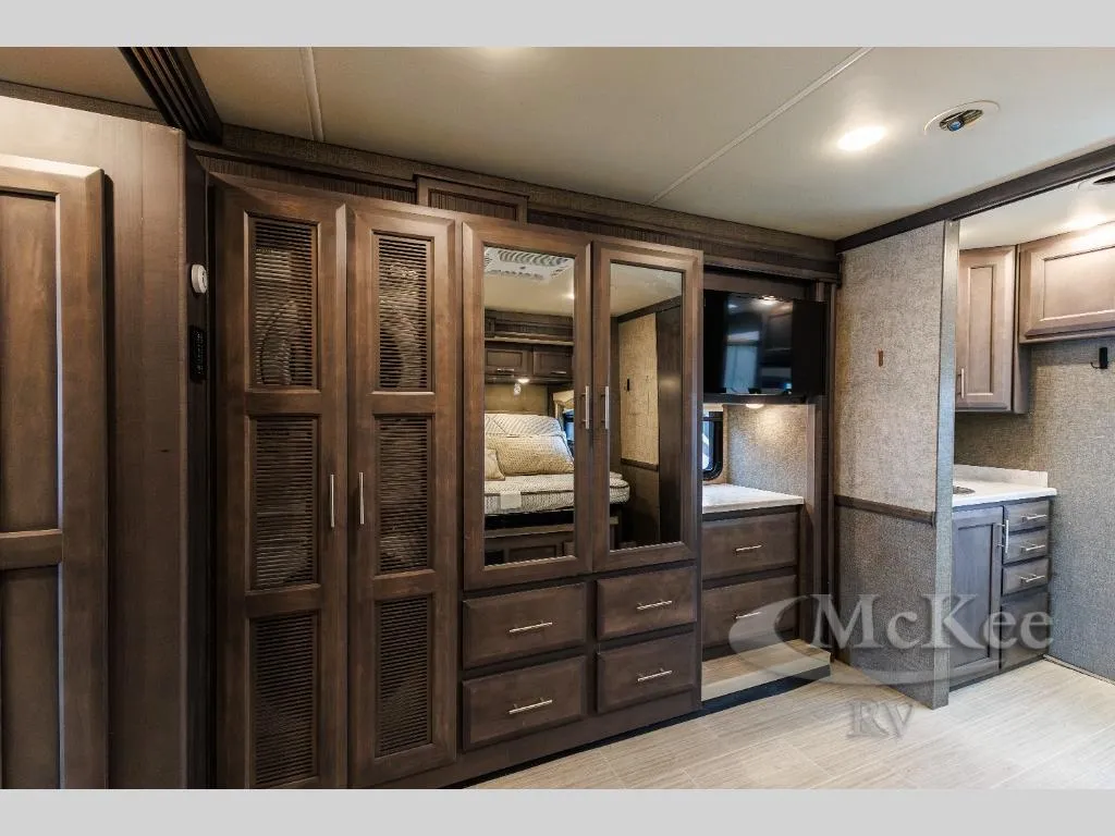 2022 Thor Motor Coach Challenger 37FH - Photo 3