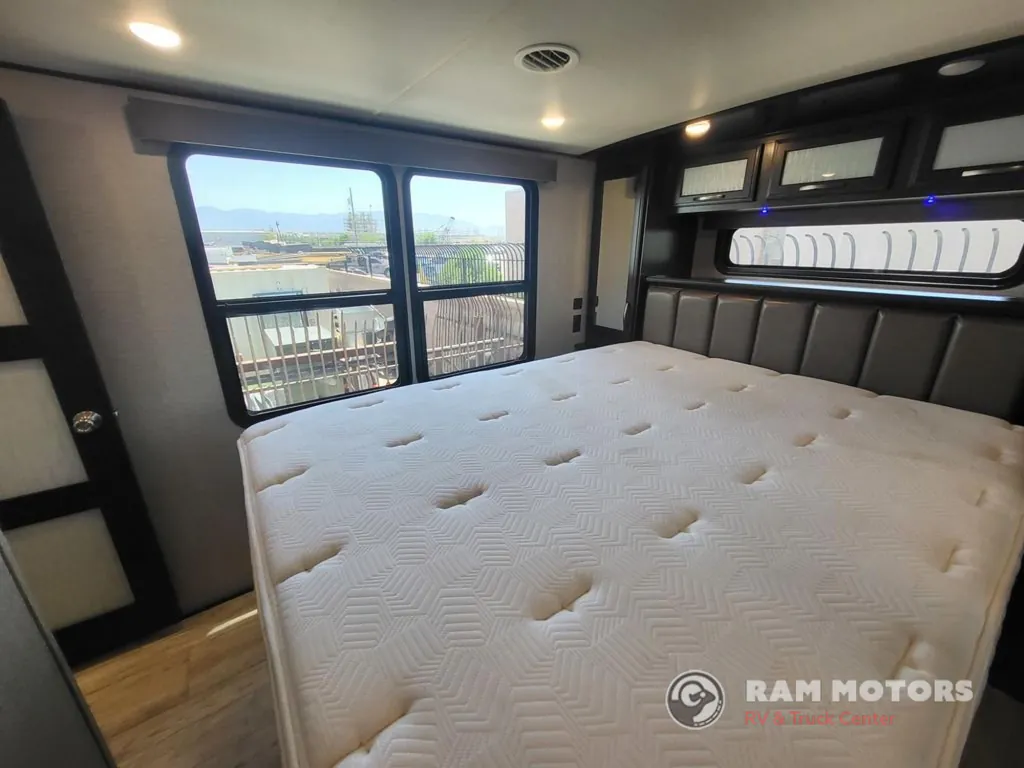 2018 Grand Design Momentum 376TH, Photos photo 25