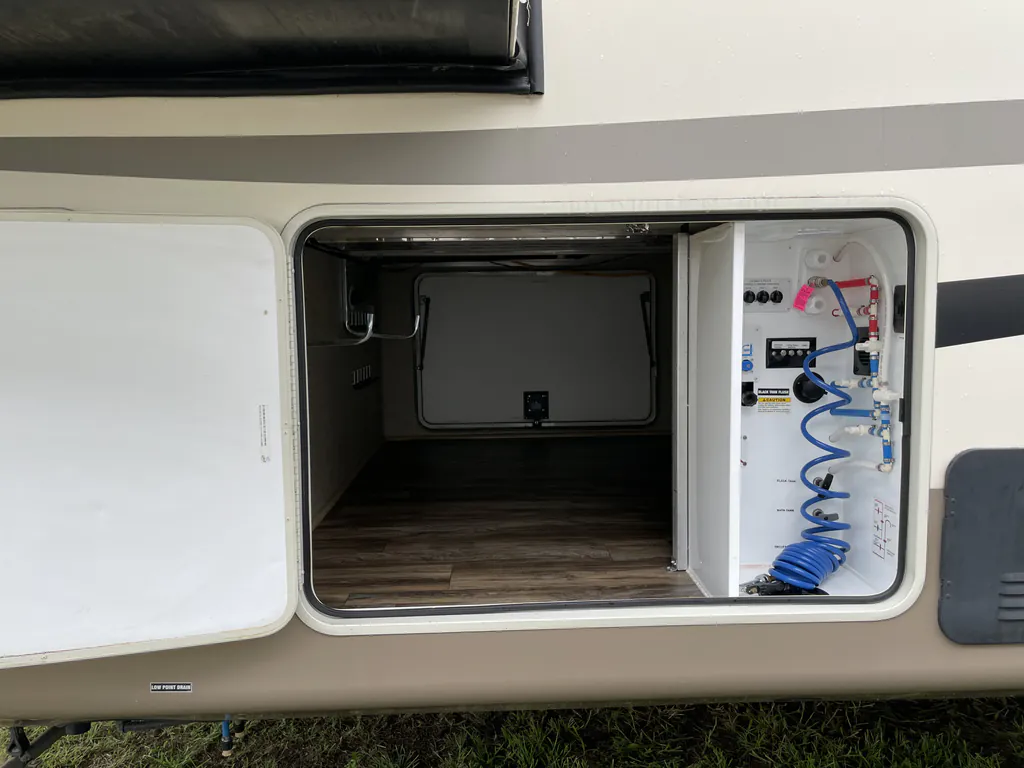 2018 Forest River Cedar Creek Champagne Edition 38EL, Photos photo 6