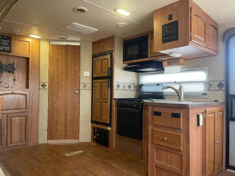 2015 Forest River Rockwood Ultra Lite 2604WS - Photo 4