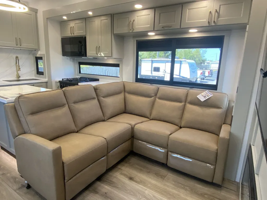 2026 Brinkley Model G 3970, Photos photo 9