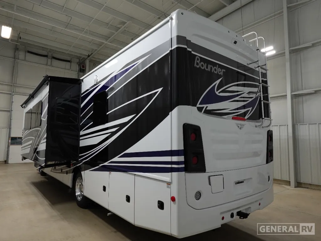 2026 Fleetwood Bounder 35K - Photo 4