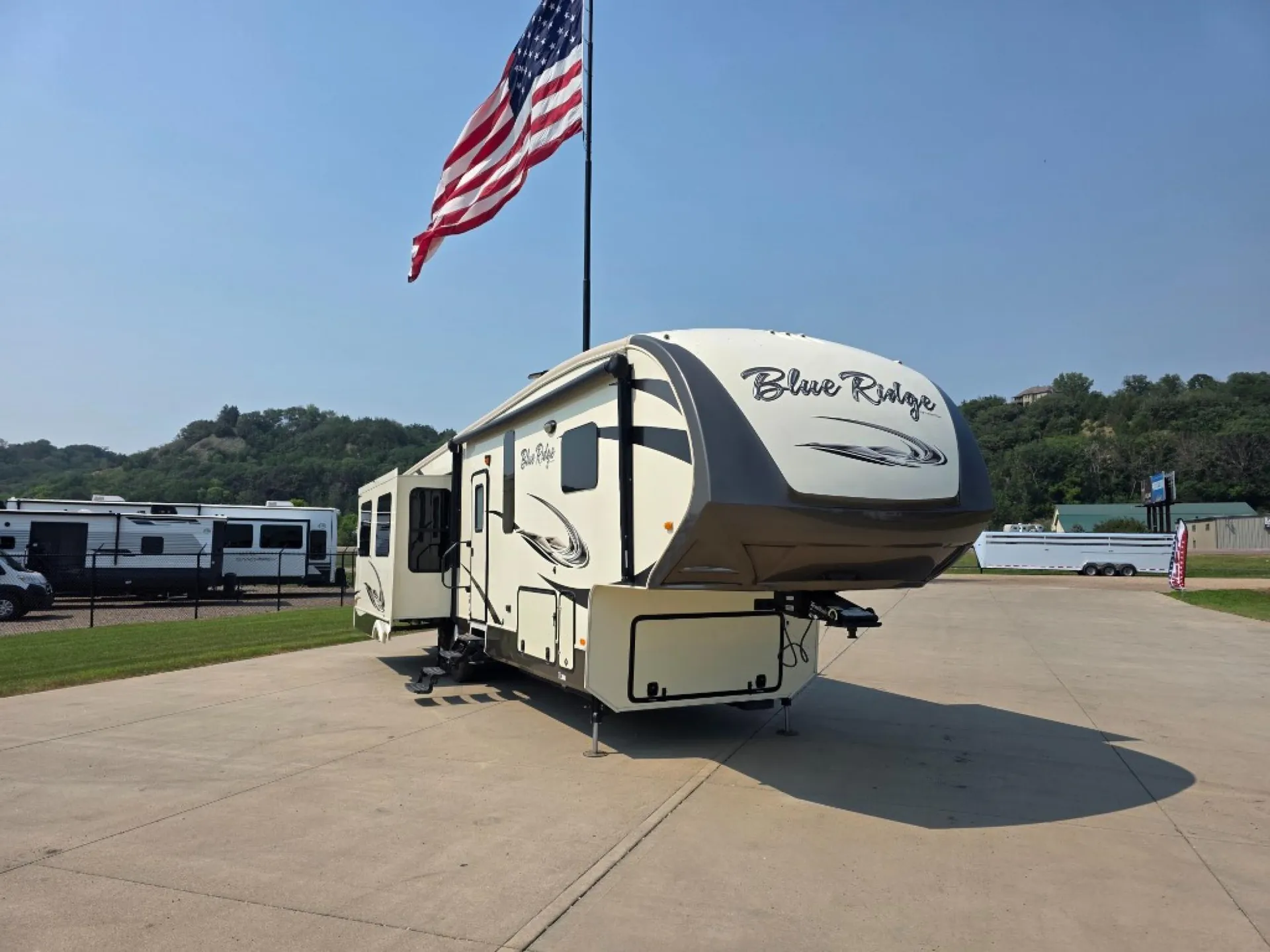 2016 Forest River Blue Ridge 3600RS - Photo 2