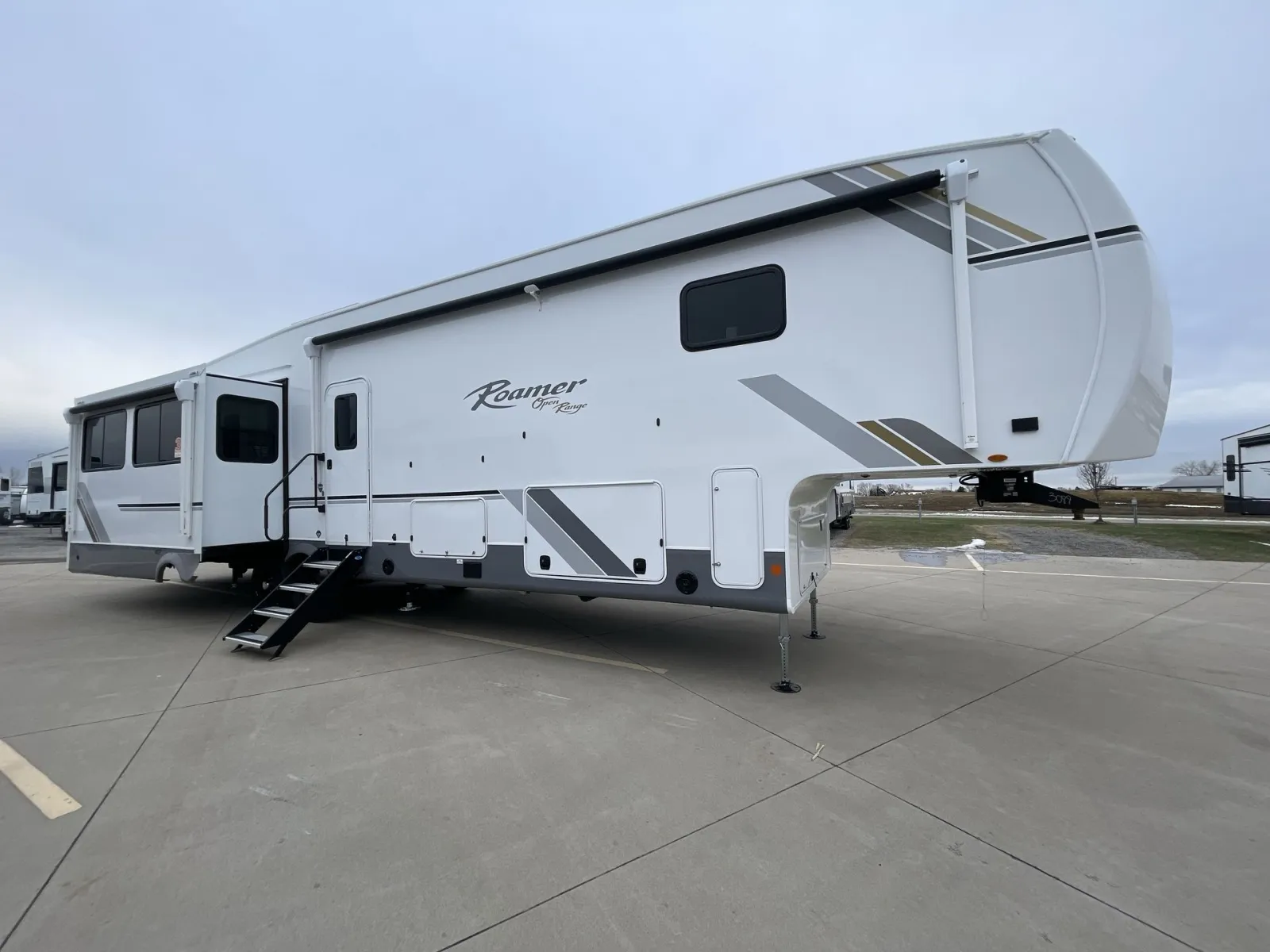 2027 Highland Ridge Roamer 35MRQS - Photo 2