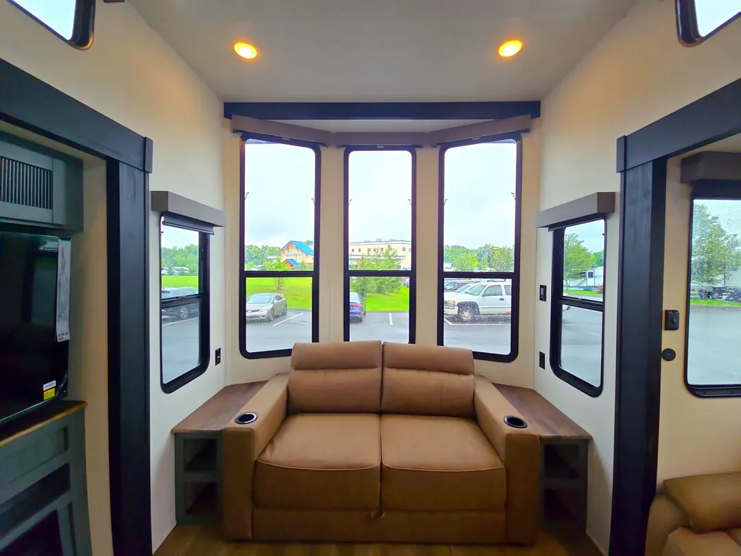 2027 Forest River Puma Vista 402LFT — Photo 5