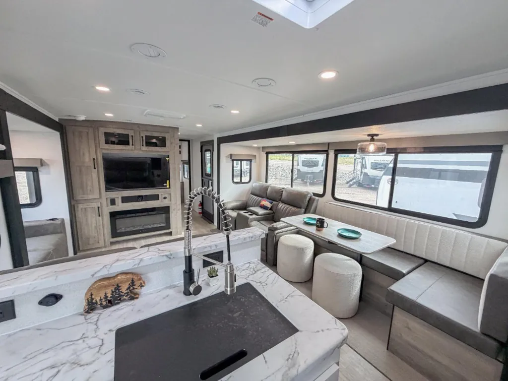 2026 Forest River Solaire 3060RKTS, Photos photo 8