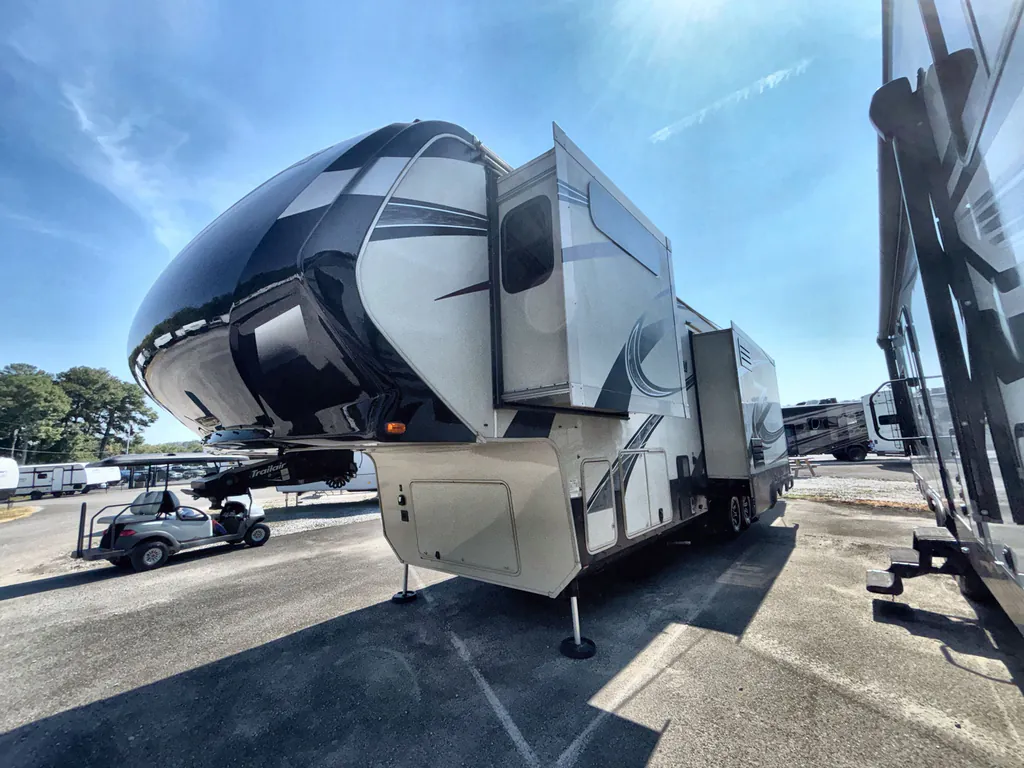 2015 Grand Design Momentum 380TH, Photos photo 6