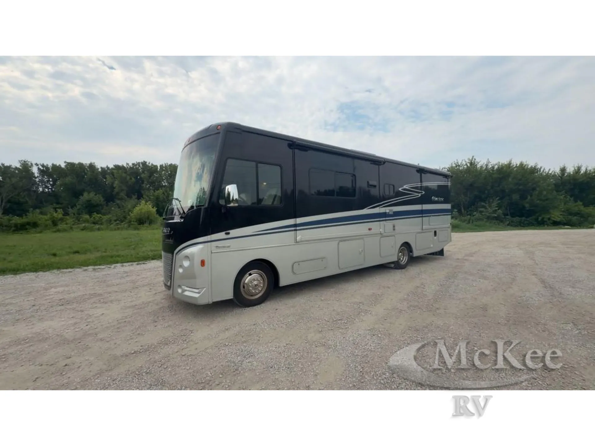 2022 Winnebago Adventurer 30T - Photo 4