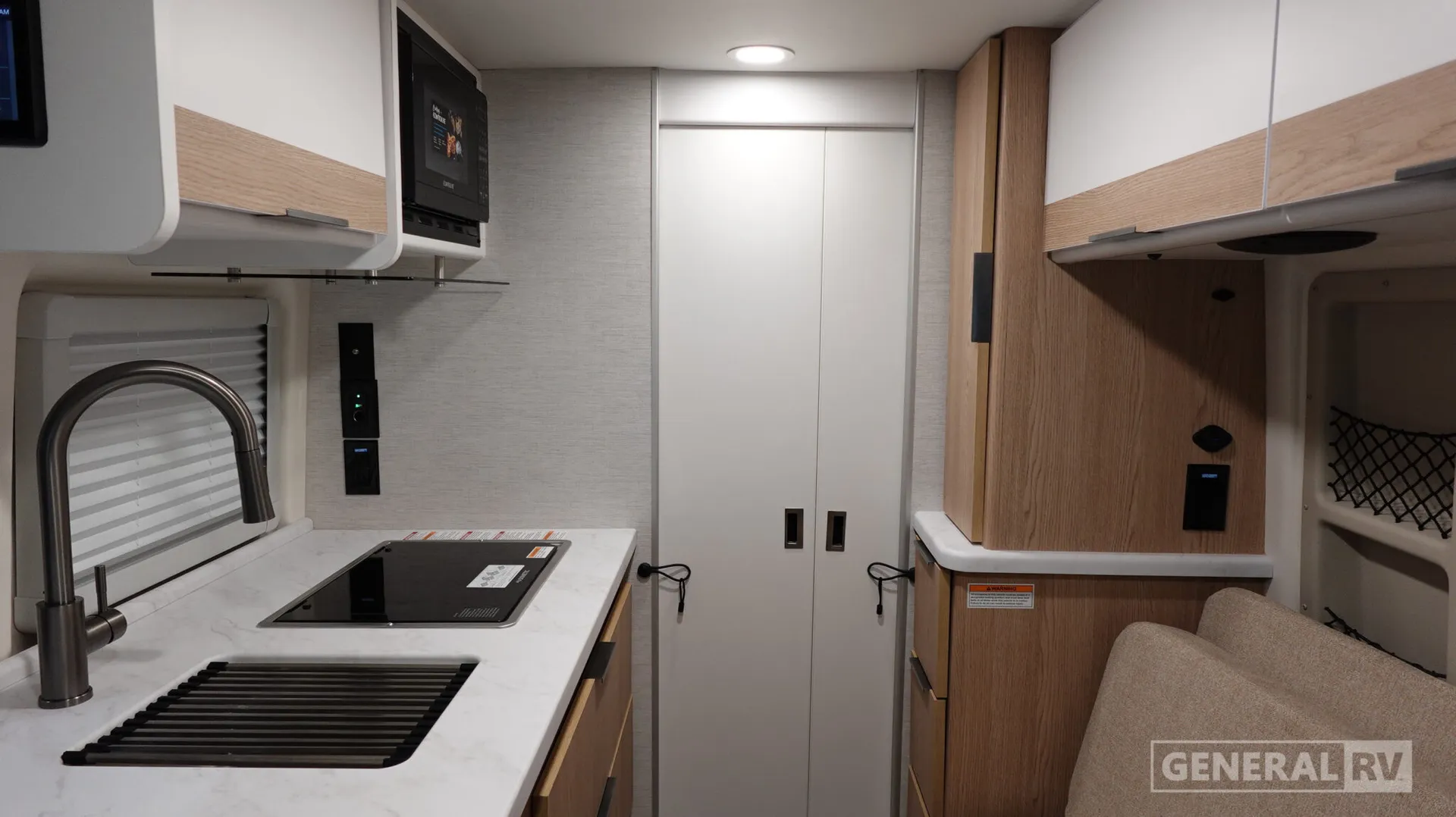 2027 Thor Motor Coach Scope 18M - Photo 3