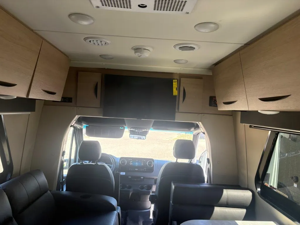 2025 Chinook RV Summit SS, Photos photo 22