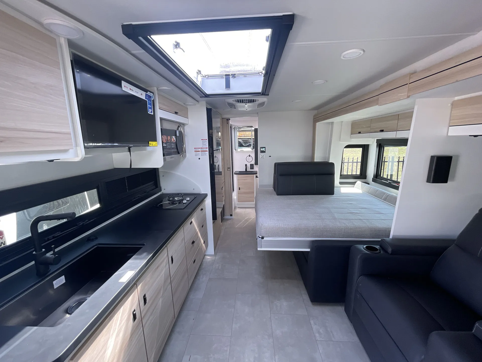 2026 Jayco Melbourne Prestige 25RP - Photo 3