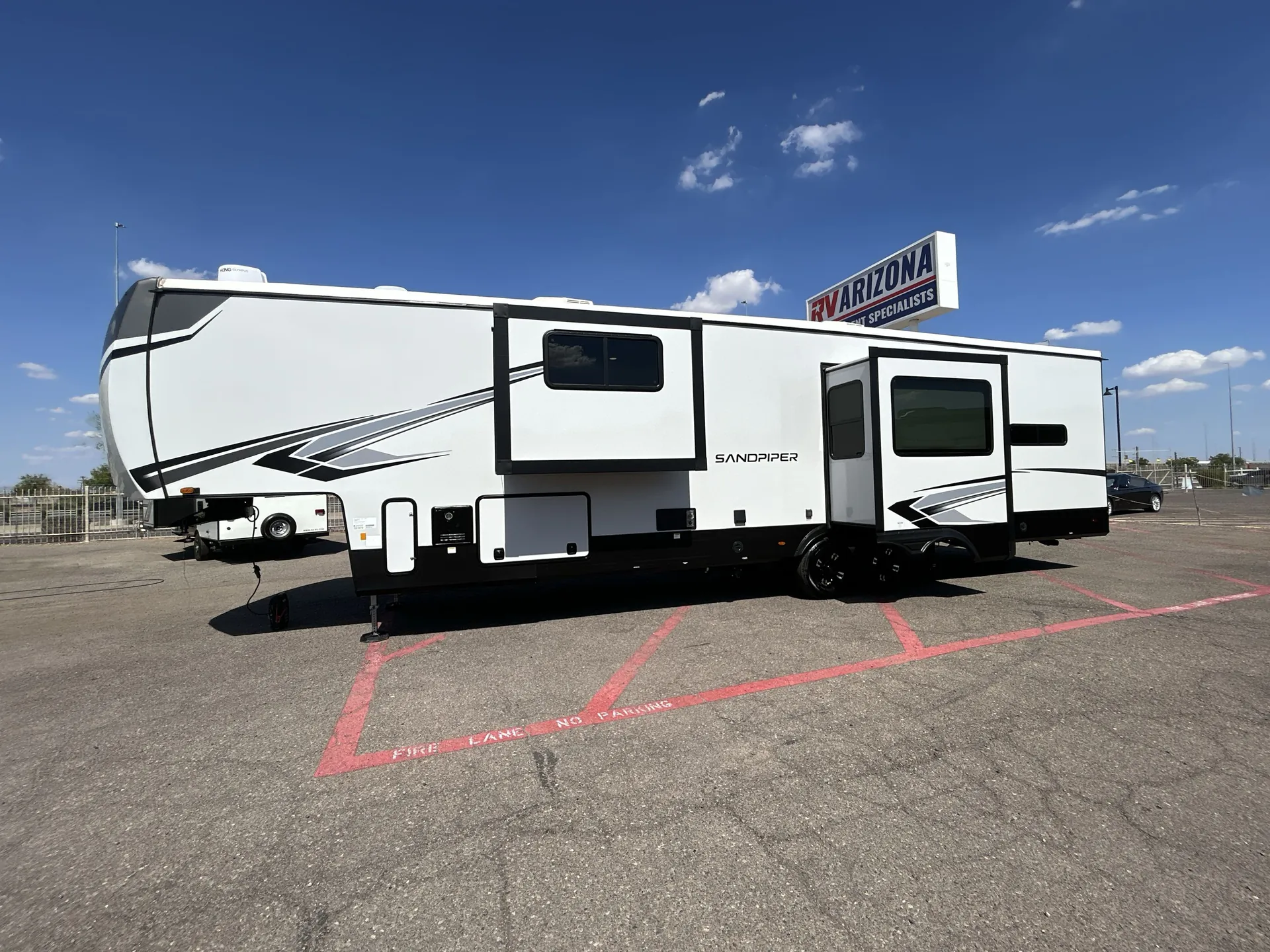 2024 Forest River Sandpiper 3800RK — off campside
