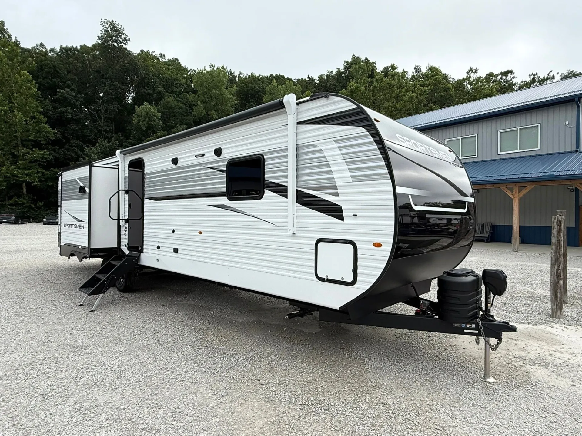 2027 K-Z Sportsmen SE 344BHKSE - Photo 3
