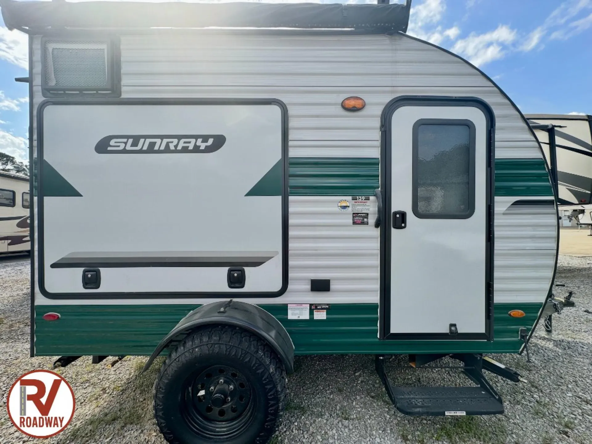 2025 Sunset Park RV SunRay 139T - Photo 4