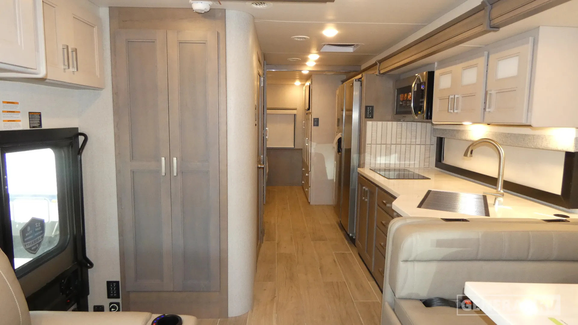 2026 Thor Motor Coach Pasadena SV 34XG - Photo 3