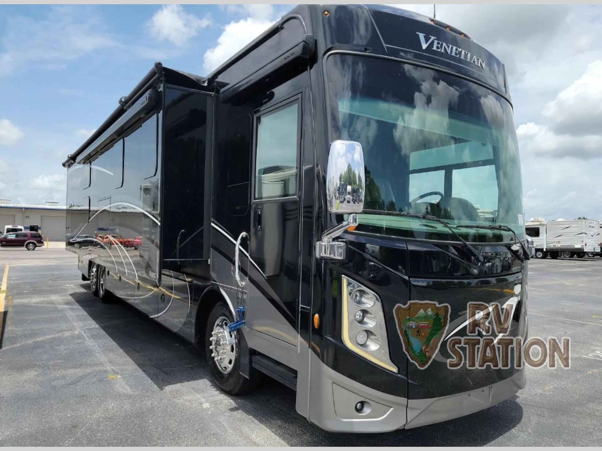 2022 Thor Motor Coach Venetian B42 - Photo 2