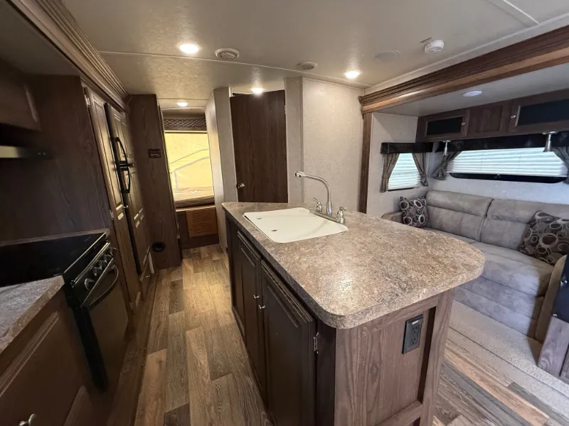 2017 Forest River Rockwood Roo 23IKSS — Photo 6