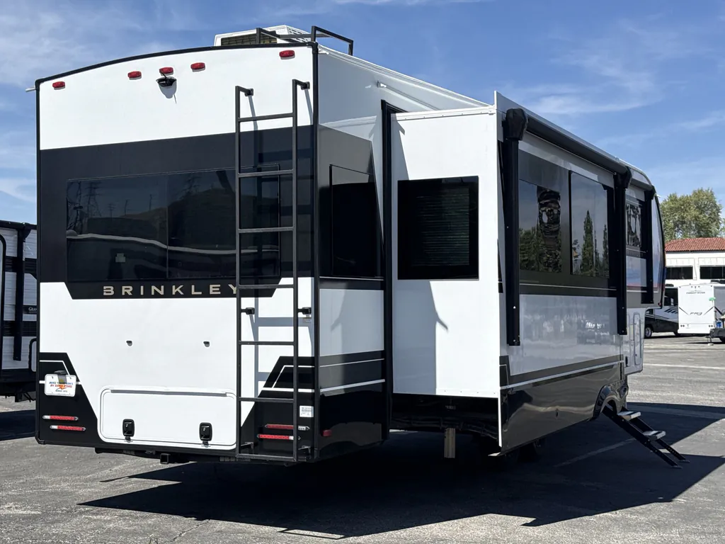 2026 Brinkley Model Z 3600, Photos photo 7