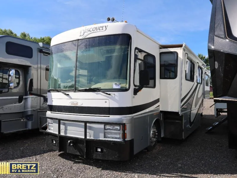 2002 Fleetwood RV Discovery 37T - Photo 3