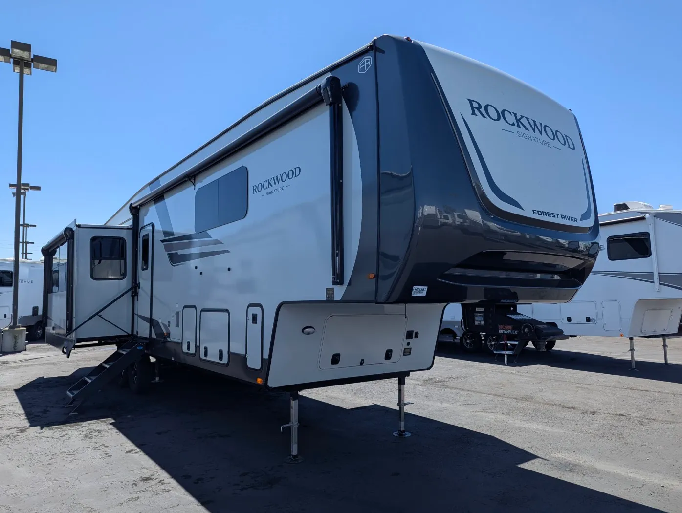 2026 Forest River Rockwood Signature 401SFB - Photo 2