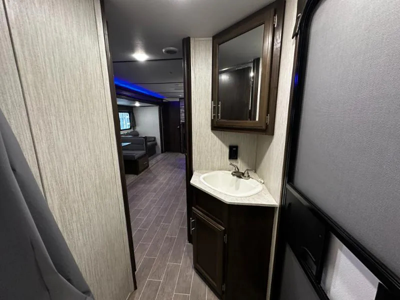2019 Forest River Cherokee Alpha Wolf 26DBH-L, Photos photo 20