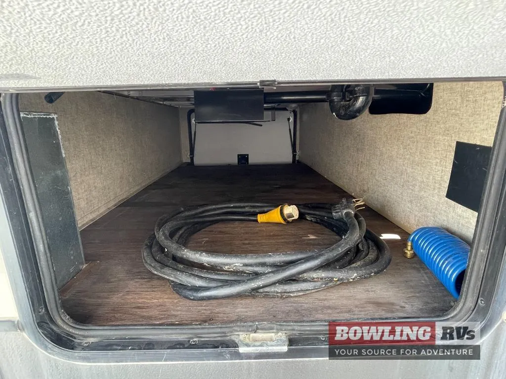 2015 Keystone Sprinter 298FWRLS - Photo 2