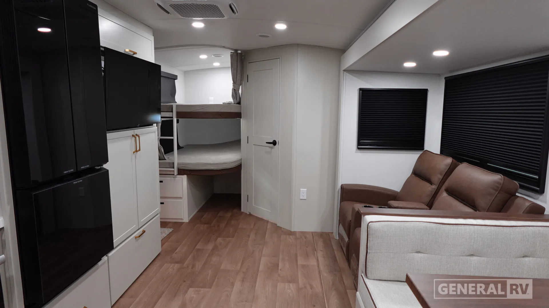 2027 Grand Design Imagine 2800BH - Photo 3