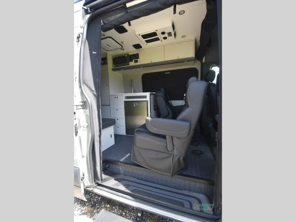 2023 Outside Van Approach 170, Photos photo 13