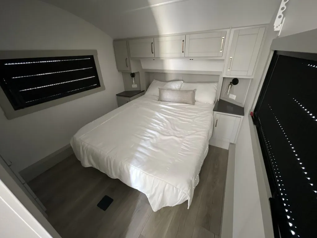 2025 Brinkley Model Z 2680, Photos photo 9