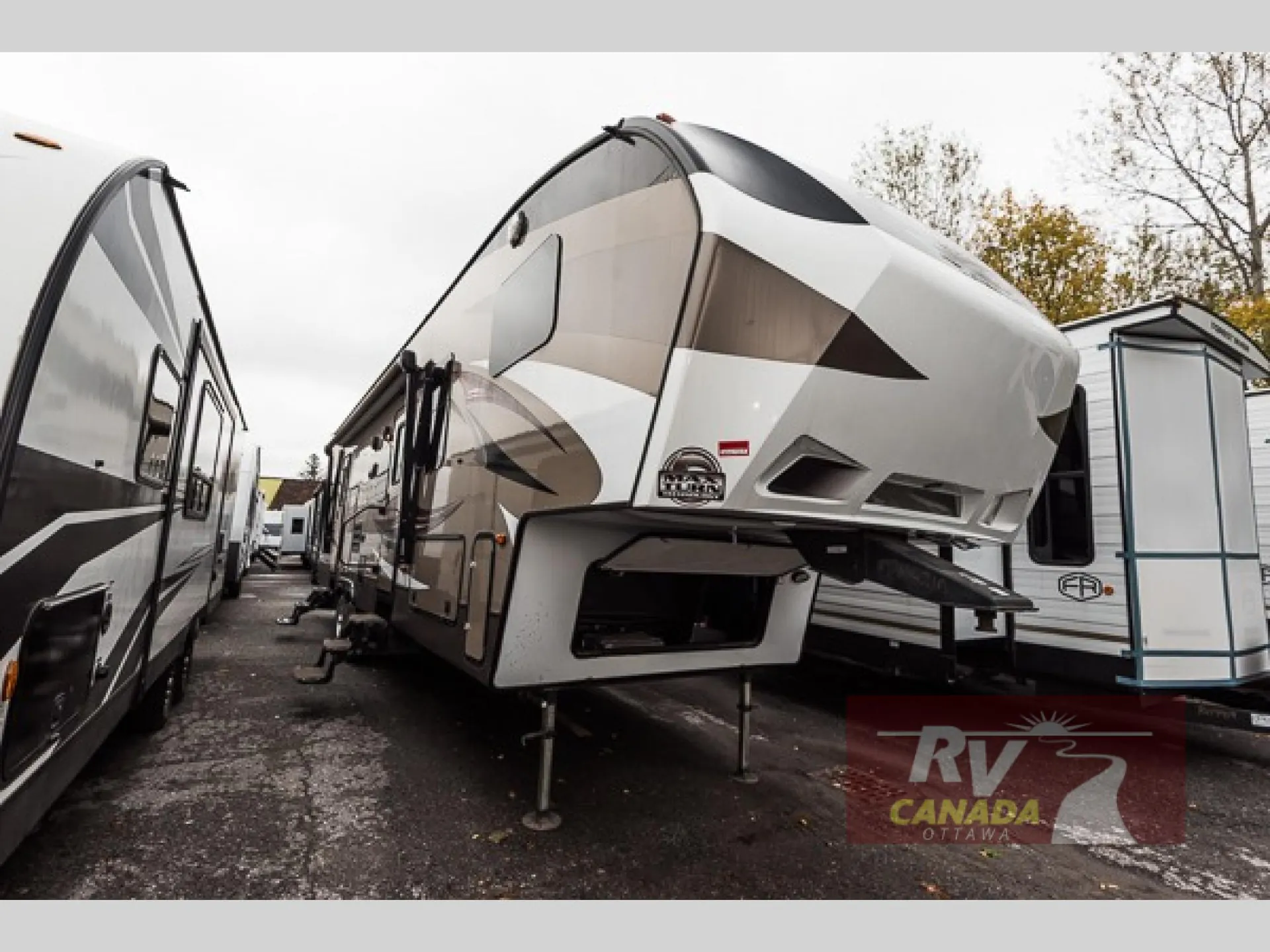 2015 Keystone Cougar 326SRX - Photo 2