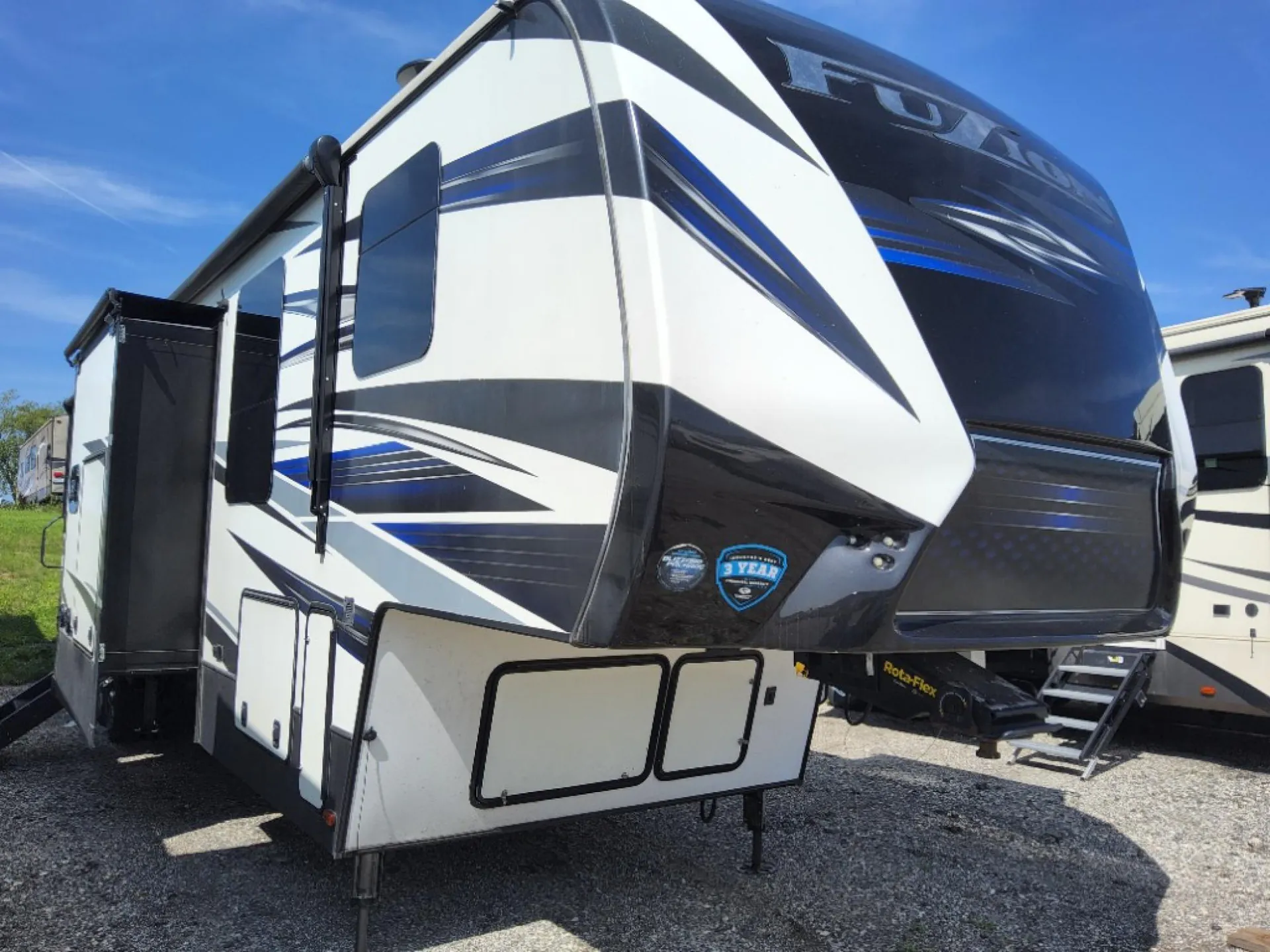 2019 Keystone Fuzion 427 - Photo 2