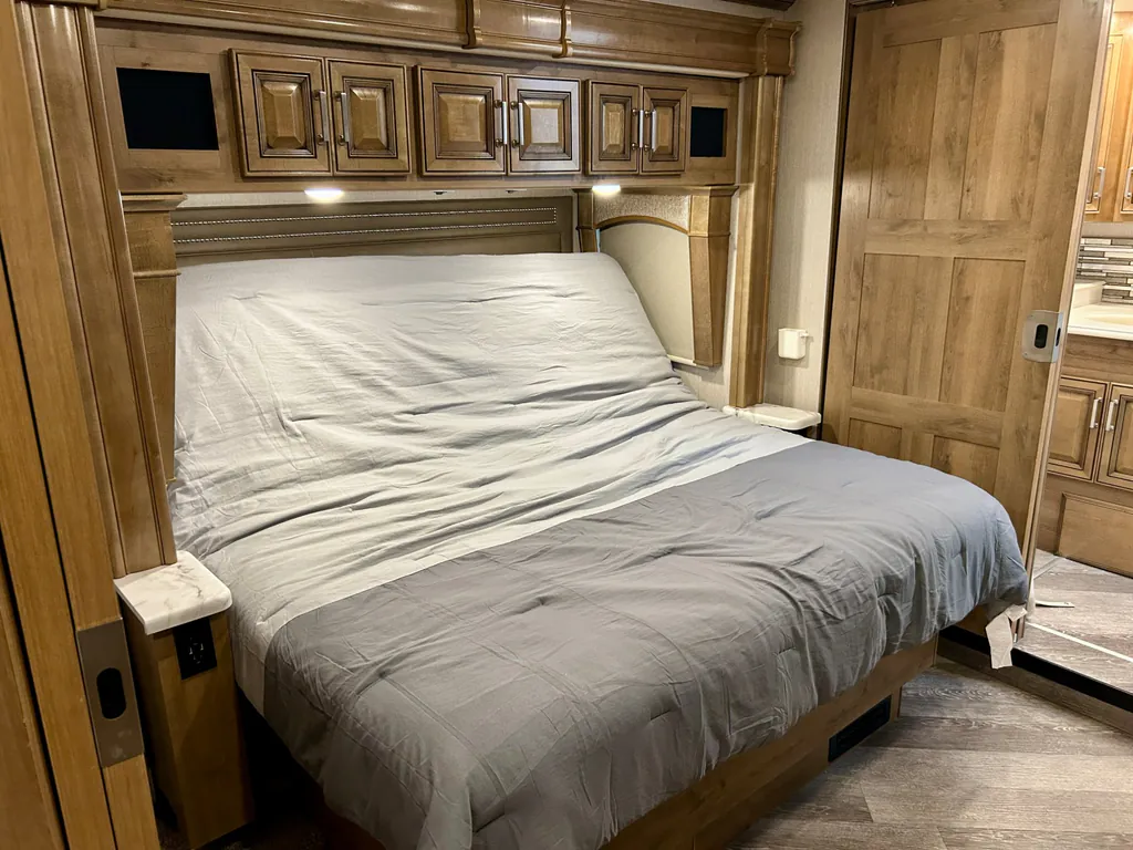 2020 Fleetwood Pace Arrow LXE 38K, Photos photo 28