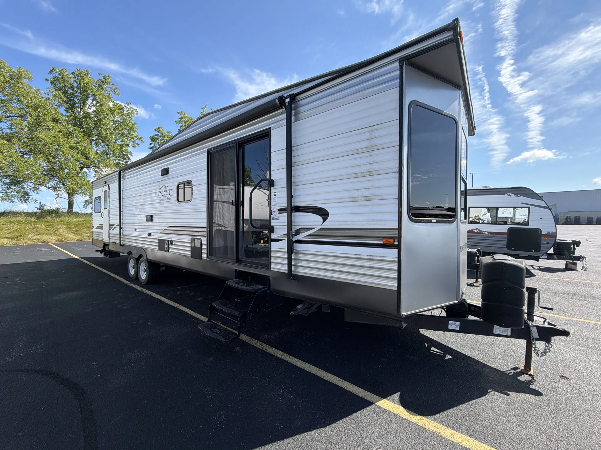 2018 Forest River Wildwood DLX 39FDEN - Photo 2