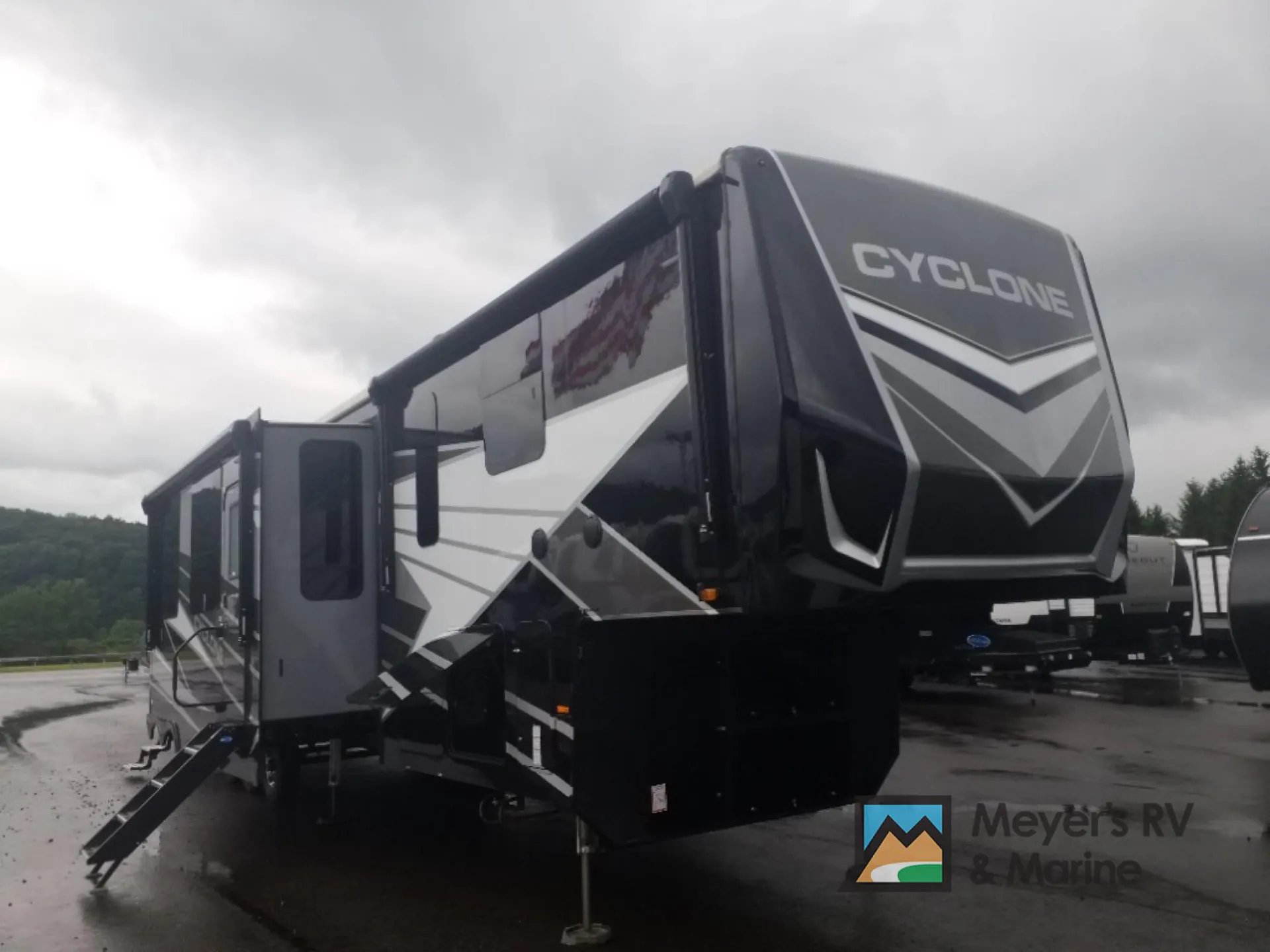 2023 Heartland Cyclone CY 4014C - Photo 2