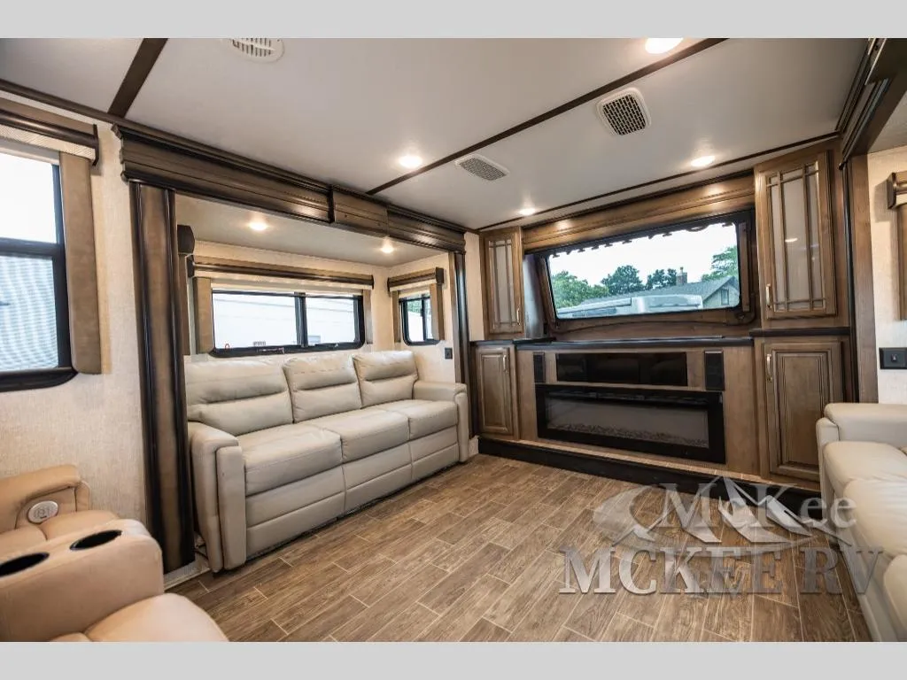 2020 Keystone Montana 3760FL - Photo 4