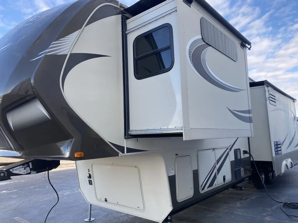 2016 Grand Design Solitude 369RL - Photo 4