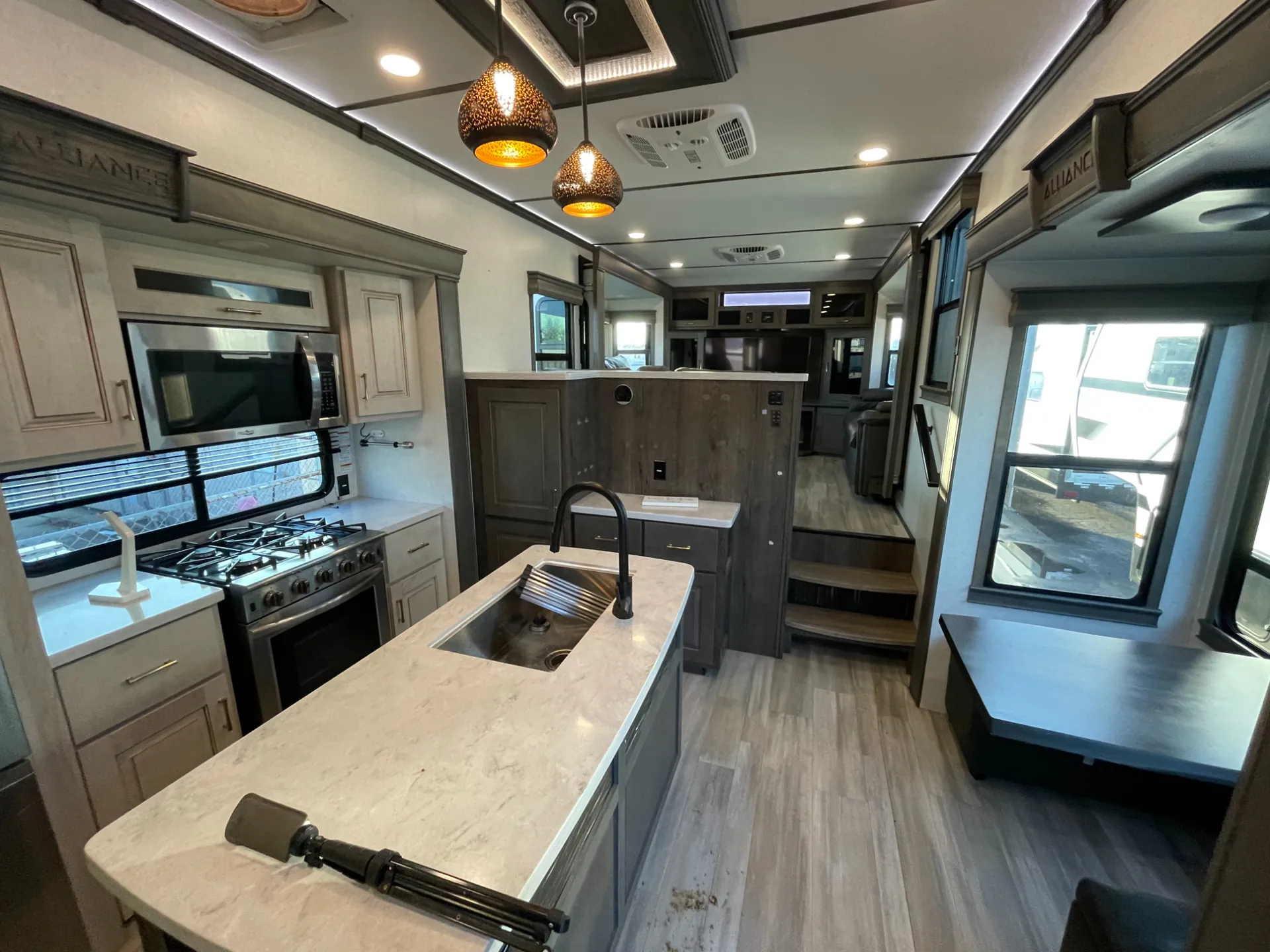 2022 Alliance RV Paradigm 385FL - Photo 2
