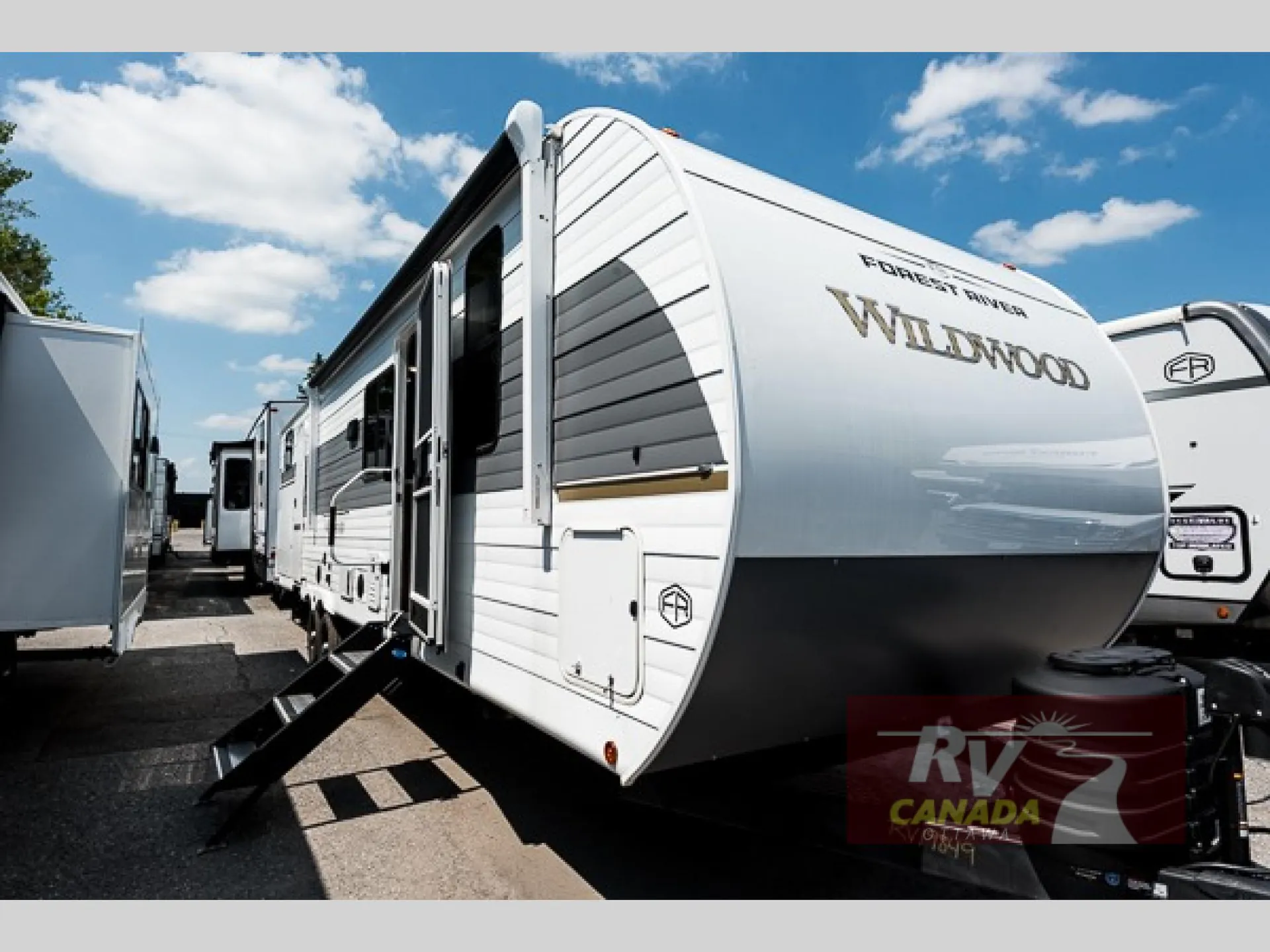 2026 Forest River Wildwood 32BHDS dealer photo 1 from RV Canada Ottawa