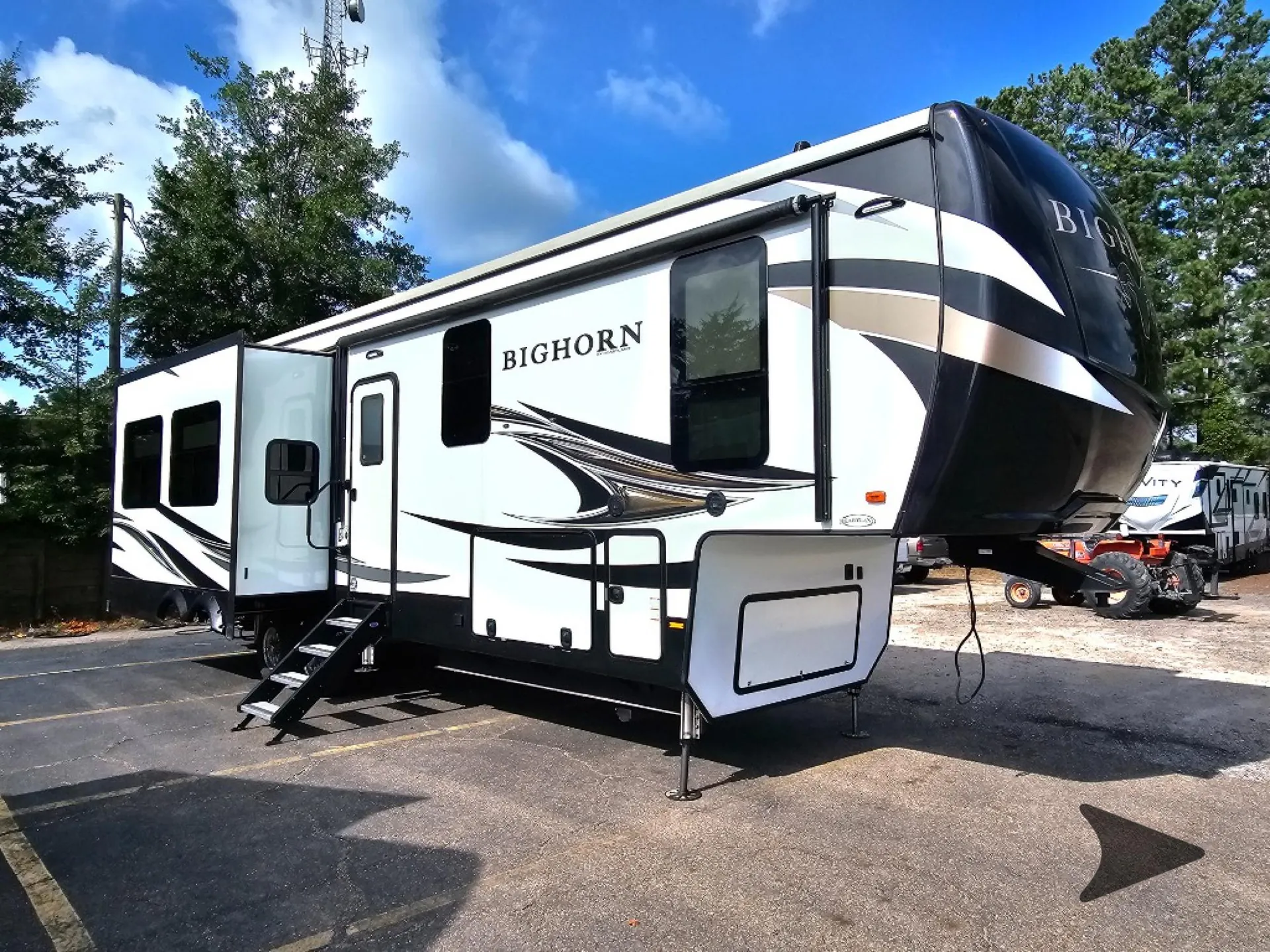 2020 Heartland Bighorn 3370 EL — Photo 1