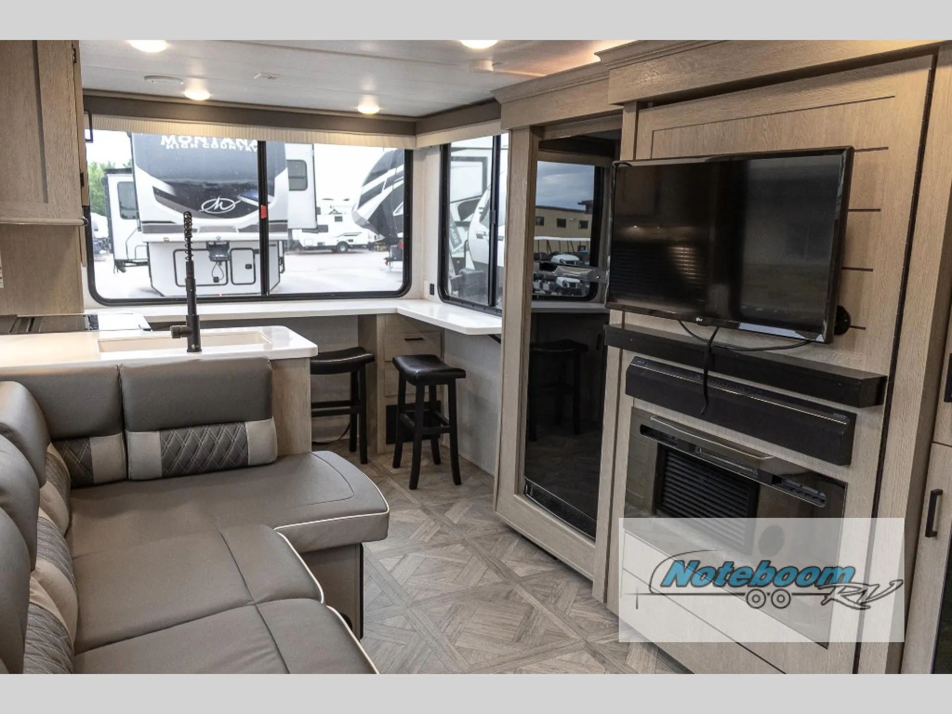 2024 Forest River Wildwood X-Lite 24VIEW - Photo 3