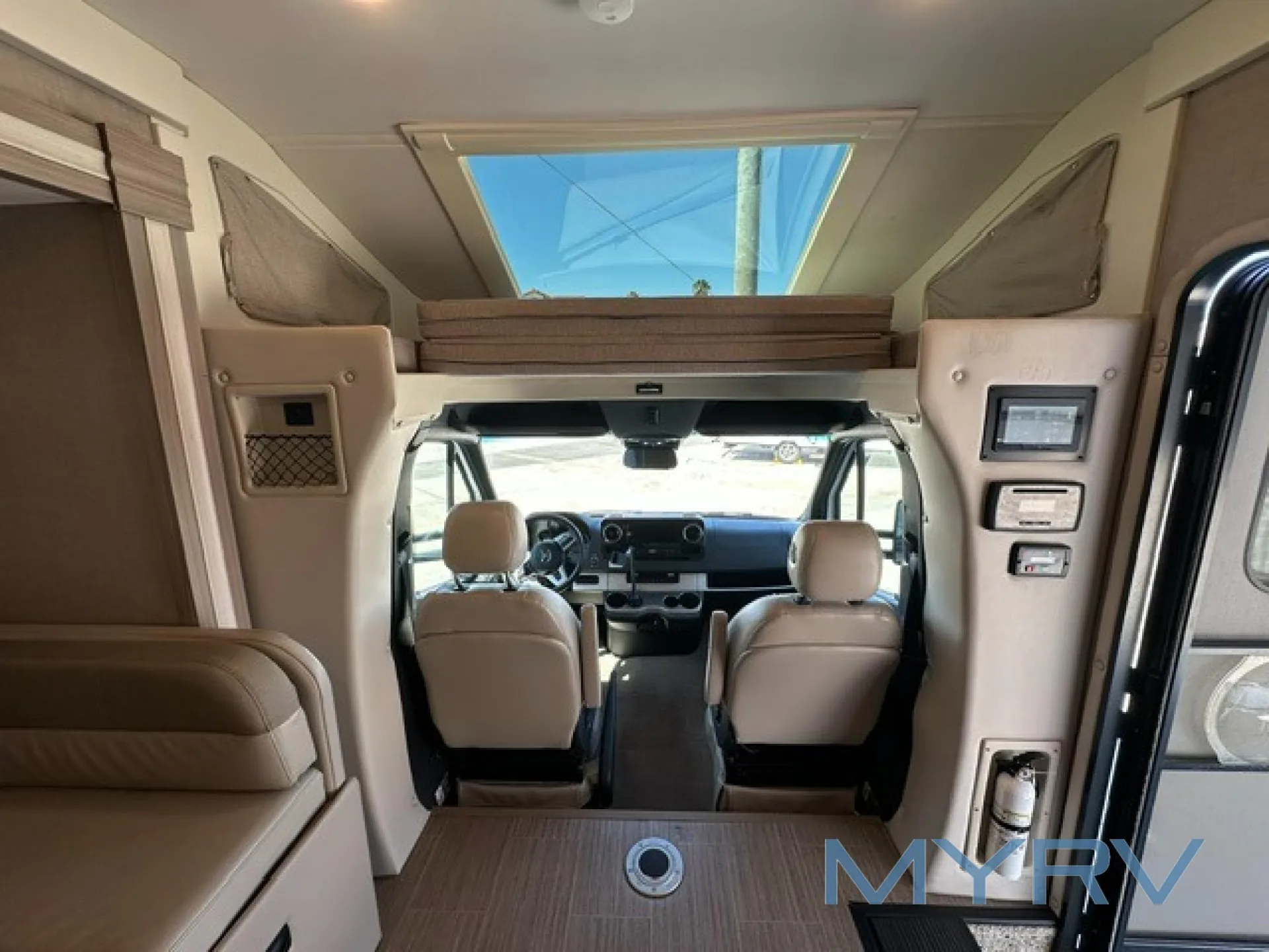 2023 Thor Motor Coach Tiburon 24FB - Photo 4