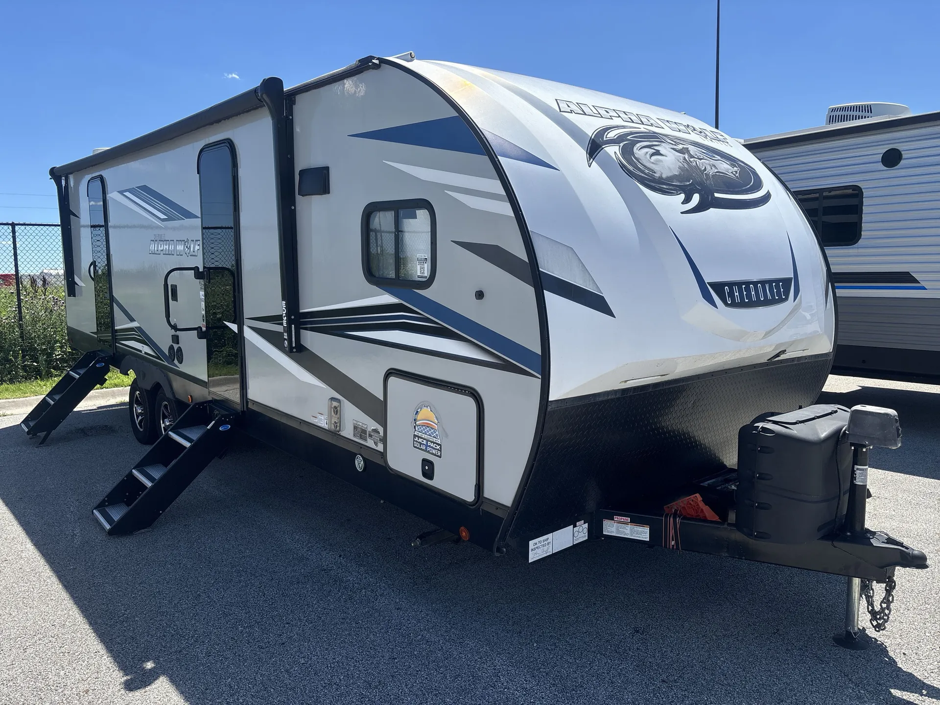 2022 Forest River Cherokee Alpha Wolf 28FK-L - Photo 2