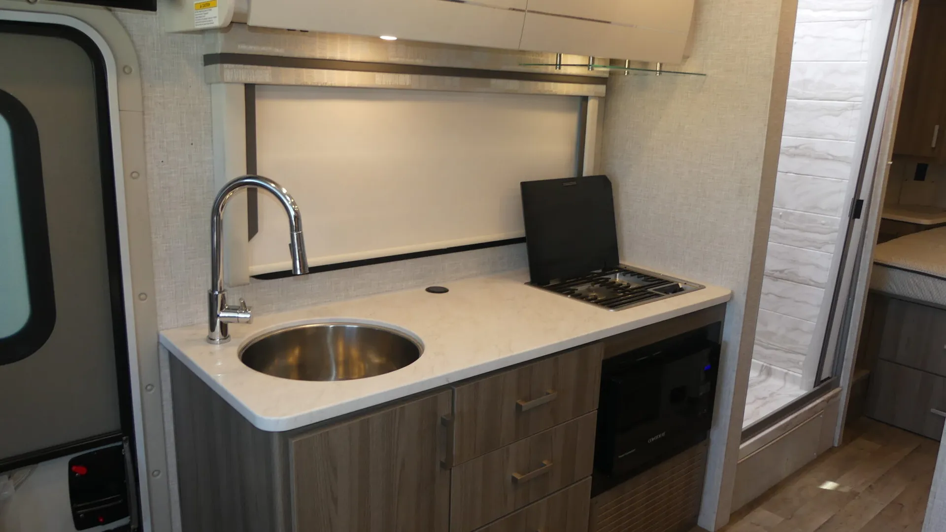 2025 Thor Motor Coach Axis 26.1 - Photo 4