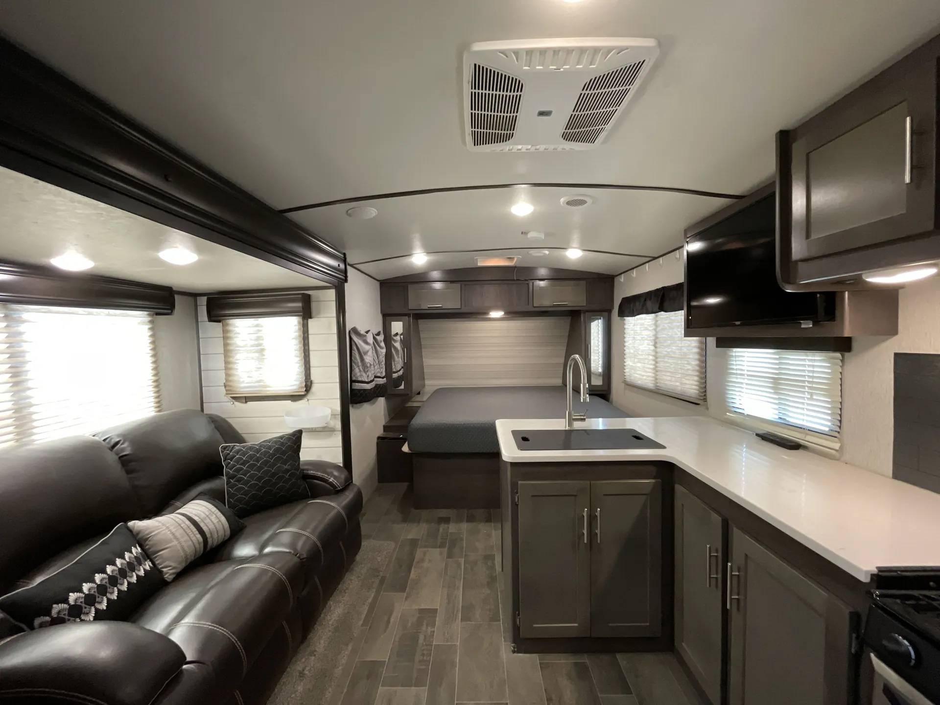 2019 crossroads Sunset Trail 212RB — living area main